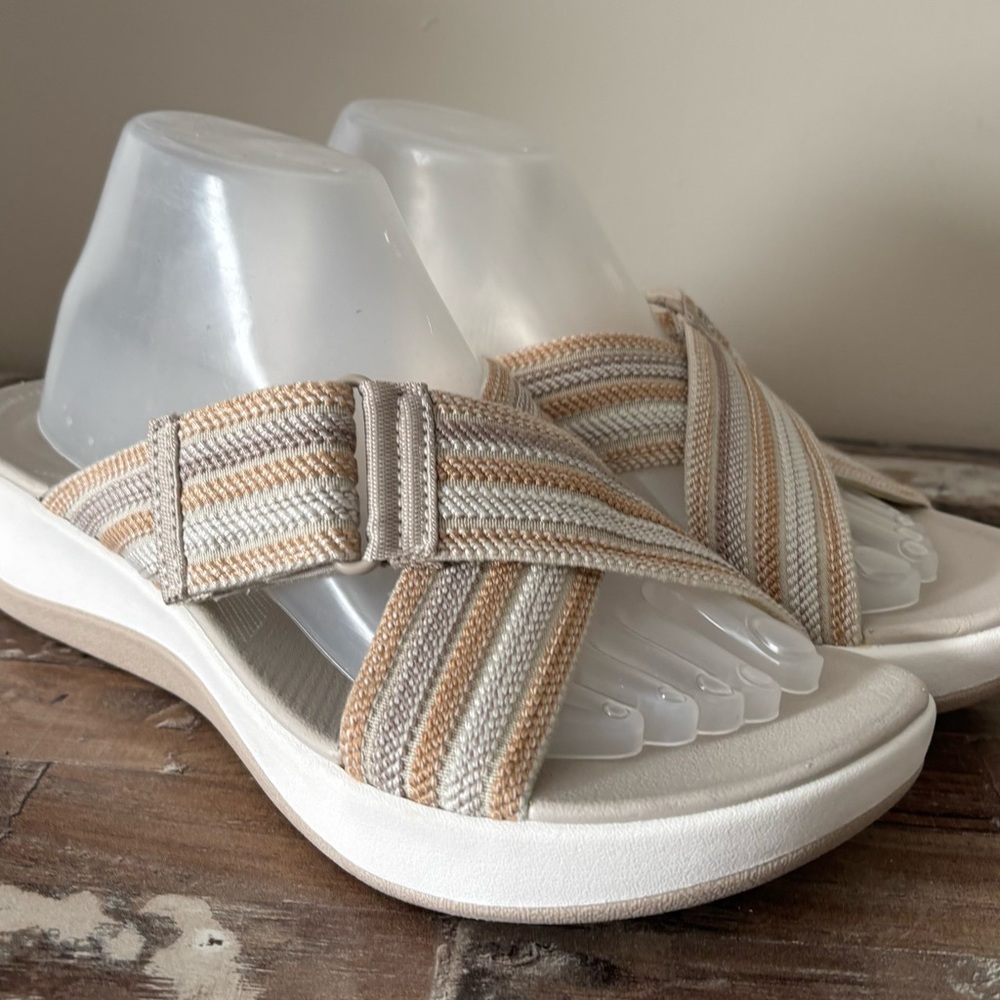 Clark’s Woman’s Arla Sandal 11